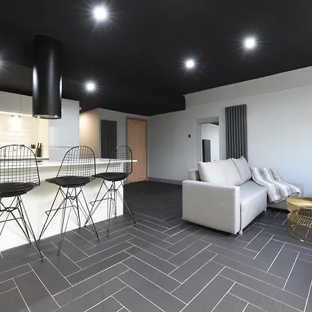 Swan Street Suite Sleeps 23-3